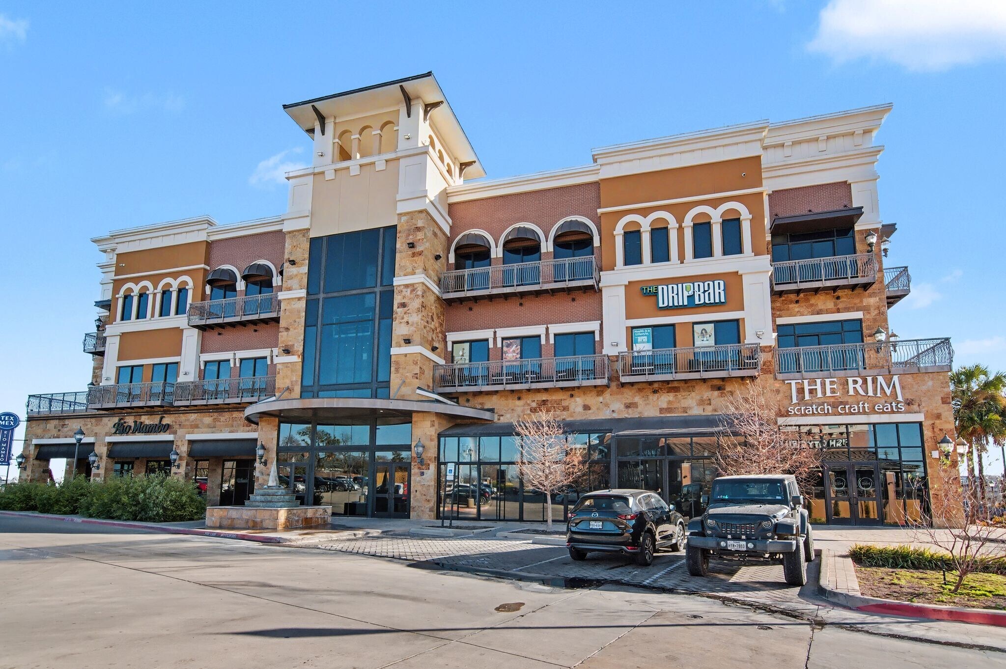 295-307 E Renfro St, Burleson, TX à louer Photo principale- Image 1 de 21