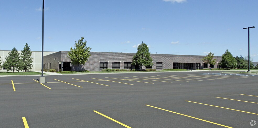 N53W24700 S Corporate Cir, Sussex, WI à louer - Photo du bâtiment - Image 2 de 3