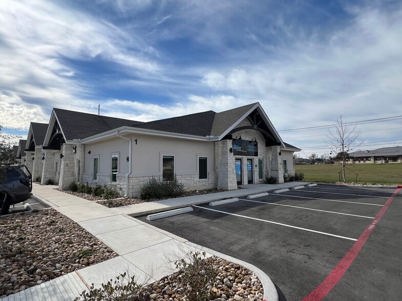 2631-2641 Gattis School Rd, Round Rock, TX for lease - Building Photo - Image 1 of 3