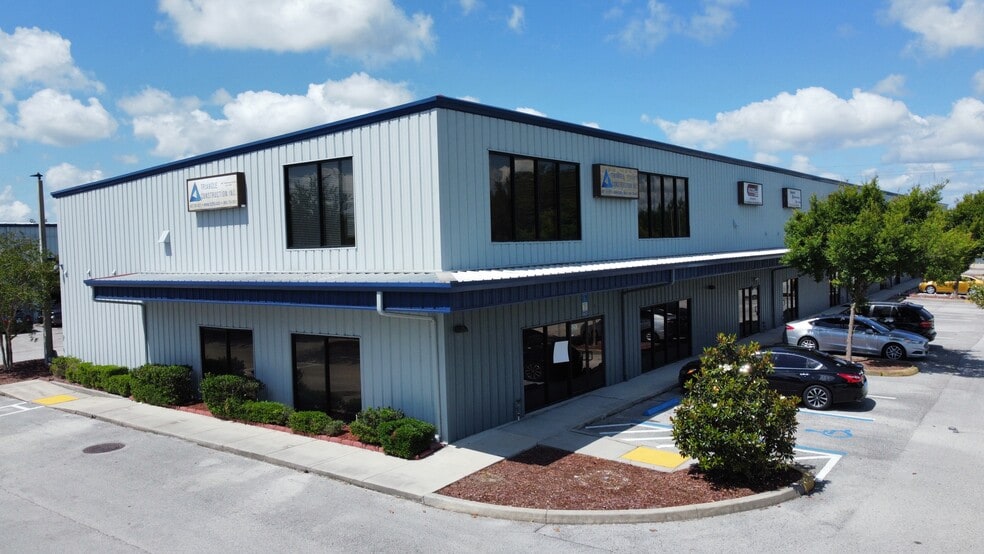 5250-5275 Giron Cir, Kissimmee, FL for lease - Building Photo - Image 1 of 21