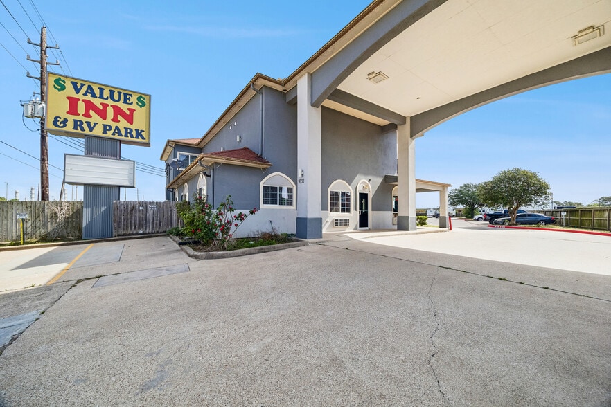 9232 N Highway 146, Mont Belvieu, TX for sale - Building Photo - Image 2 of 25