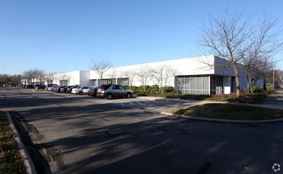 975 Eastwind Dr, Westerville, OH for lease - Primary Photo - Image 3 of 11