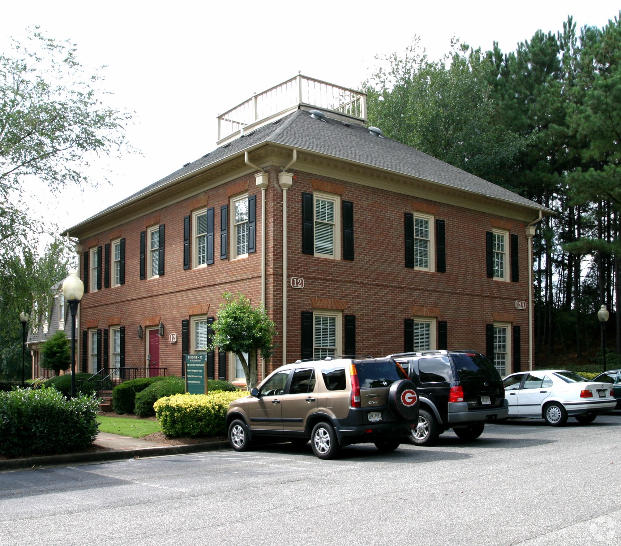 581 Village Trce NE, Marietta, GA for lease Primary Photo- Image 1 of 2