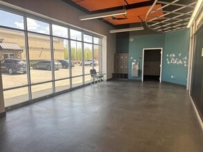 231 W Day Rd, Mishawaka, IN for lease Interior Photo- Image 1 of 8