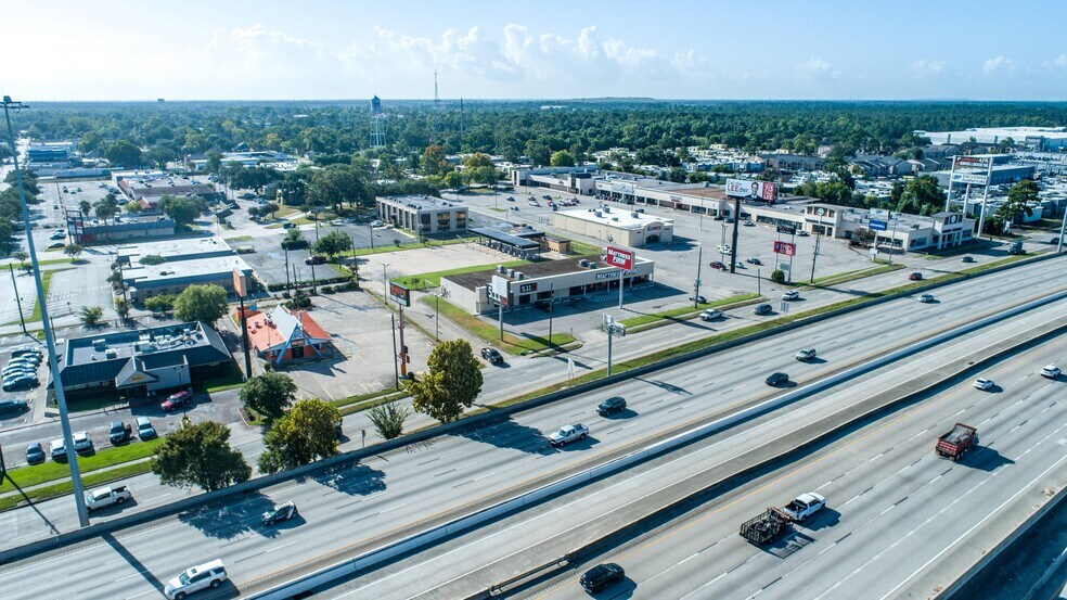 123 W Main St, Humble, TX à vendre - Photo du bâtiment - Image 2 de 10