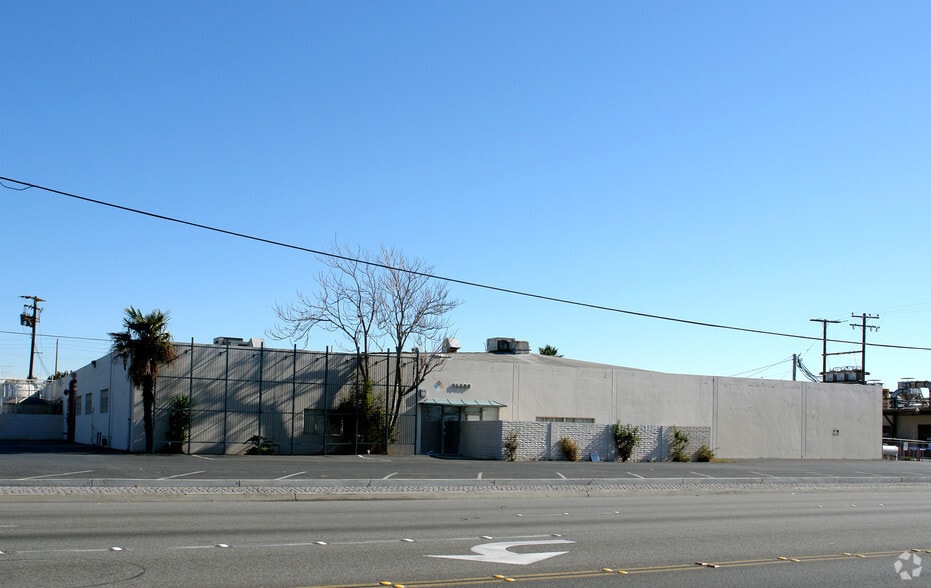 16400 Garfield Ave, Paramount, CA for lease - Building Photo - Image 3 of 37