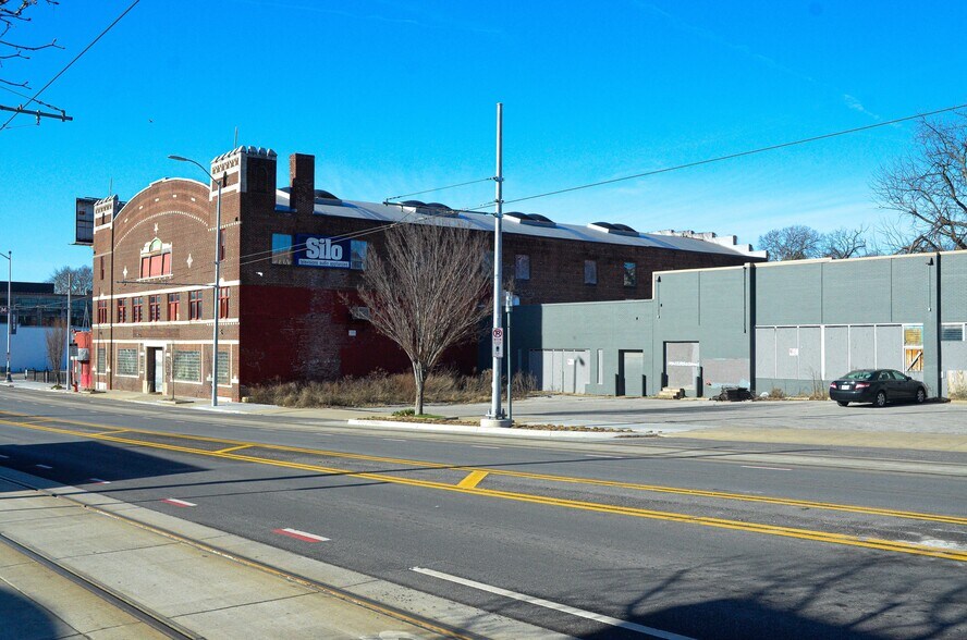 Historic Redevelopment Opportunity portefeuille de 2 propriétés à vendre sur LoopNet.ca - Photo du bâtiment - Image 3 de 12
