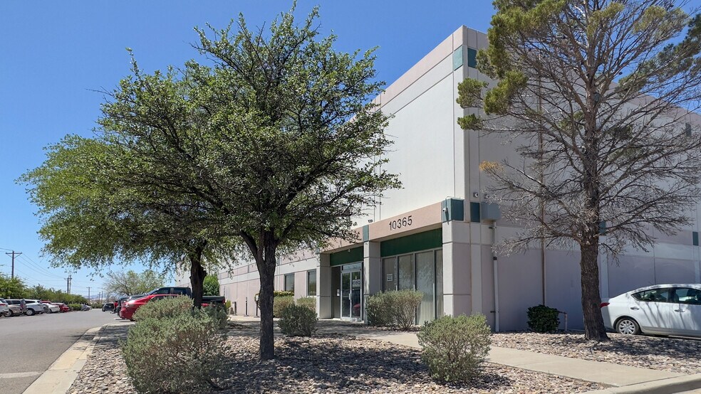 10365 Railroad Dr, El Paso, TX à louer - Photo du bâtiment - Image 2 de 12