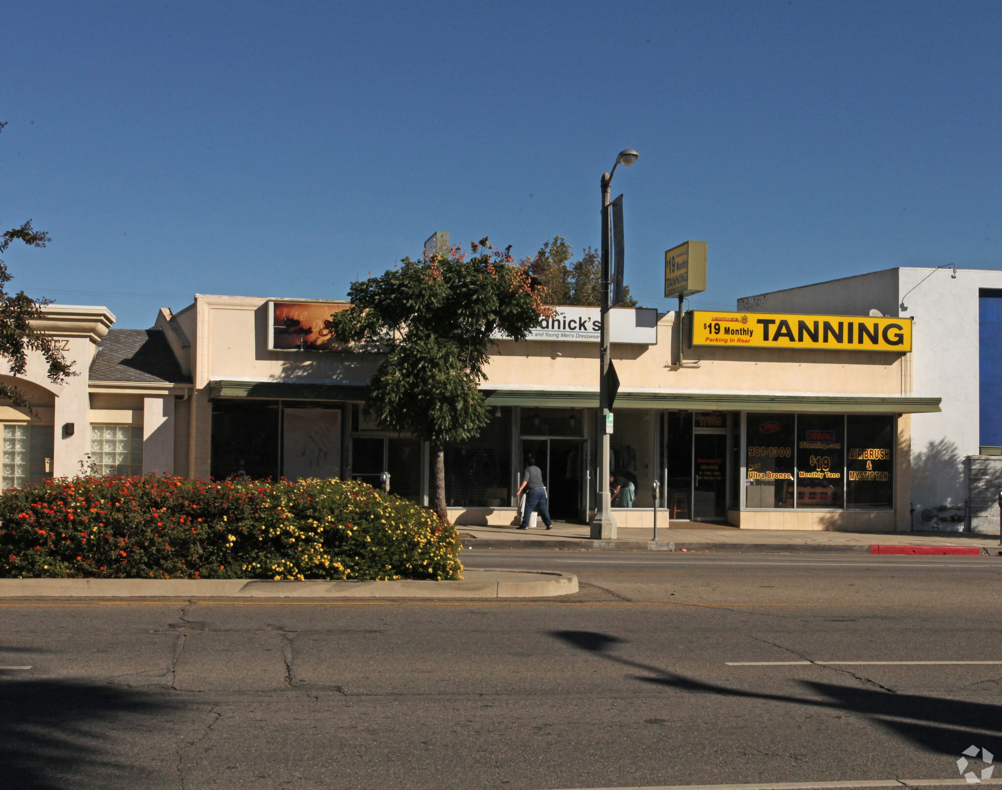 17035-17037 Ventura Blvd, Encino, CA for sale Primary Photo- Image 1 of 1