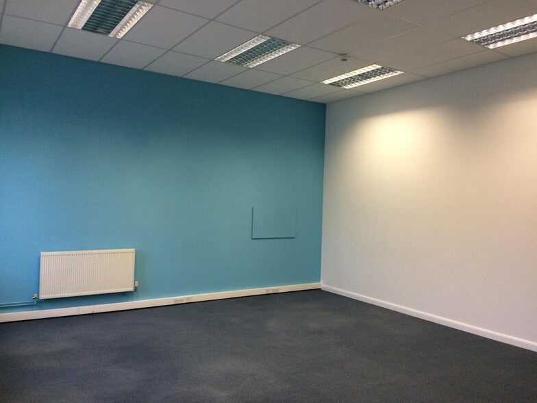 Natland Rd, Kendal for lease - Interior Photo - Image 3 of 8