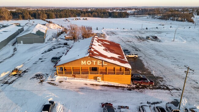 Plus de détails pour 19389 Frontage Rd, Detroit Lakes, MN - Services hôteliers à vendre