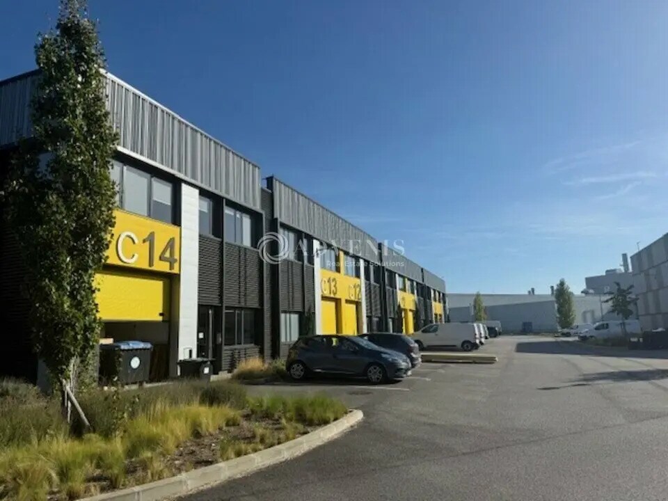 Flex dans Poissy à louer Photo du bâtiment- Image 1 de 16