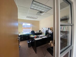 2111 Golfside Dr, Ypsilanti, MI for lease Interior Photo- Image 2 of 11