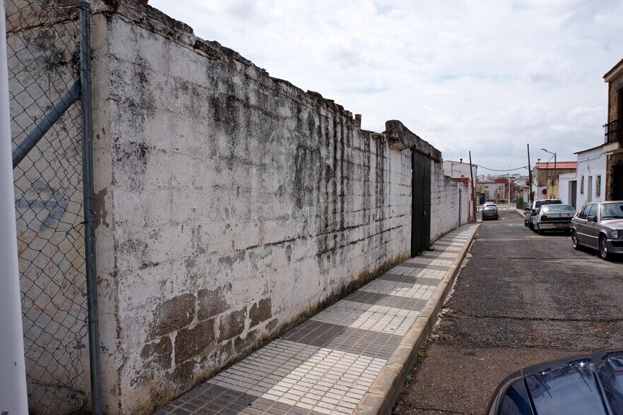 Calle Carmonita, Mérida, Badajoz for sale - Building Photo - Image 1 of 19
