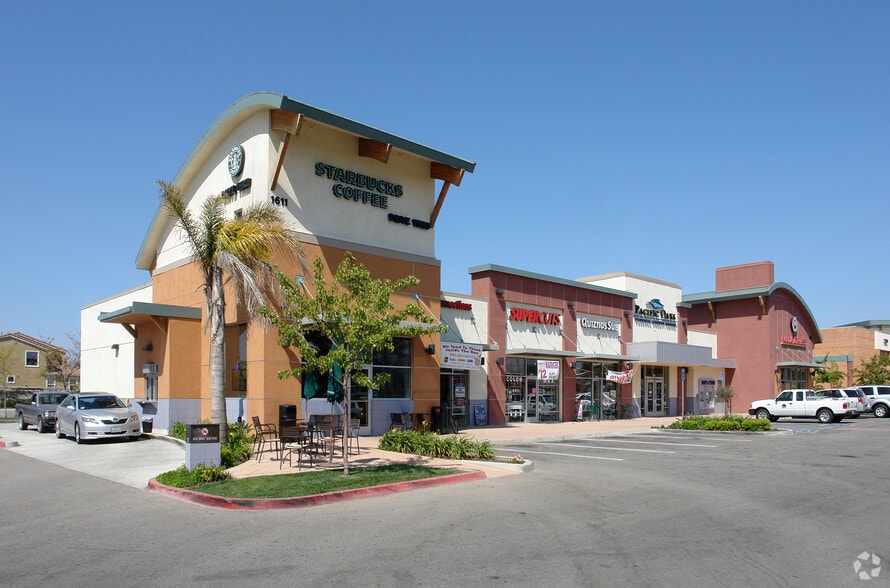 1611-1681 E Channel Islands Blvd, Oxnard, CA for lease - Primary Photo - Image 3 of 9