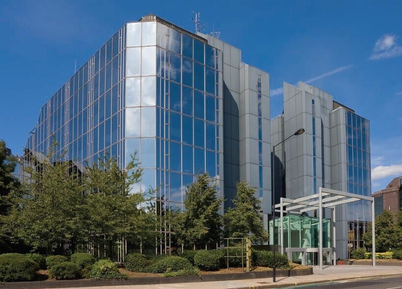 68-72 Hammersmith Rd, Londres à louer - Photo du bâtiment - Image 3 de 5