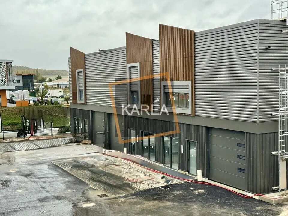 Flex in Courtry for sale Building Photo- Image 1 of 6