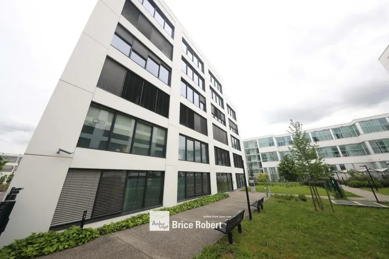 5/6 Avenue Bataillon Carmagnole Liberté, Vaulx-en-Velin for lease - Building Photo - Image 2 of 16