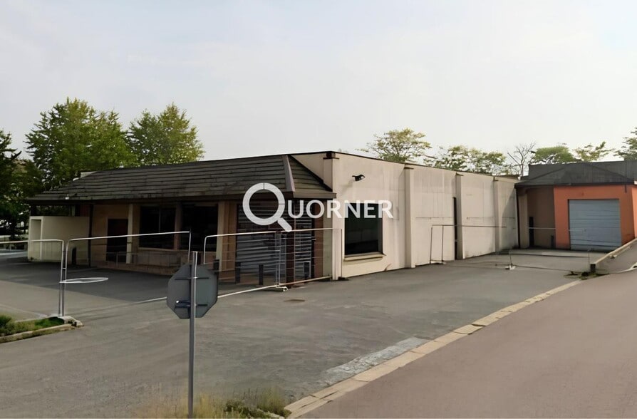 Retail in Chaumont for lease - Building Photo - Image 2 of 4