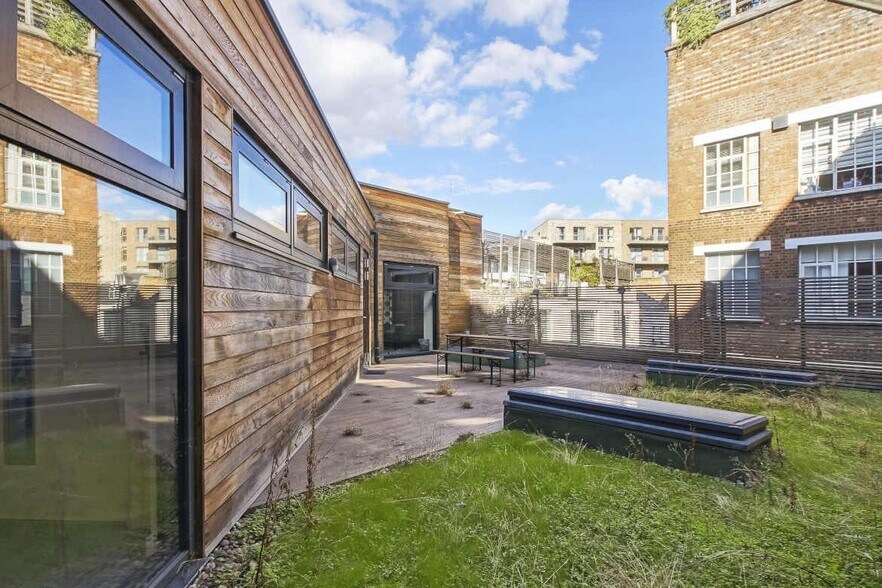 Green Mews, London for lease - Building Photo - Image 3 of 3