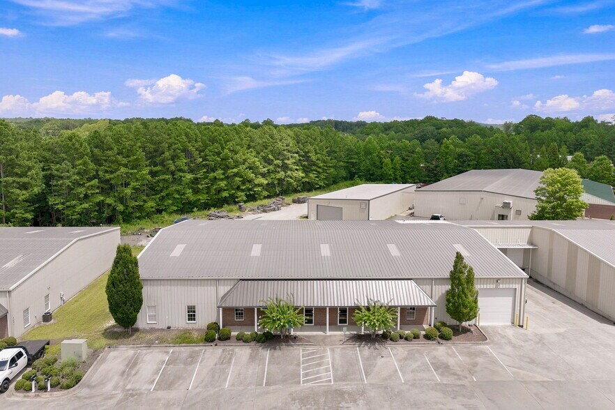 1655 Oakbrook Dr, Gainesville, GA à louer - Photo du bâtiment - Image 2 de 41