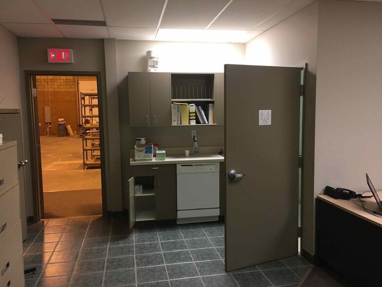 3500-3520 114th Ave SE, Calgary, AB à louer - Photo intérieure - Image 2 de 10