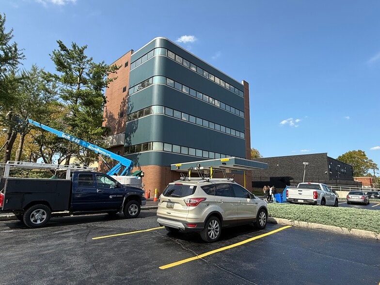 446-450 Union Blvd, Allentown, PA for lease - Building Photo - Image 3 of 43