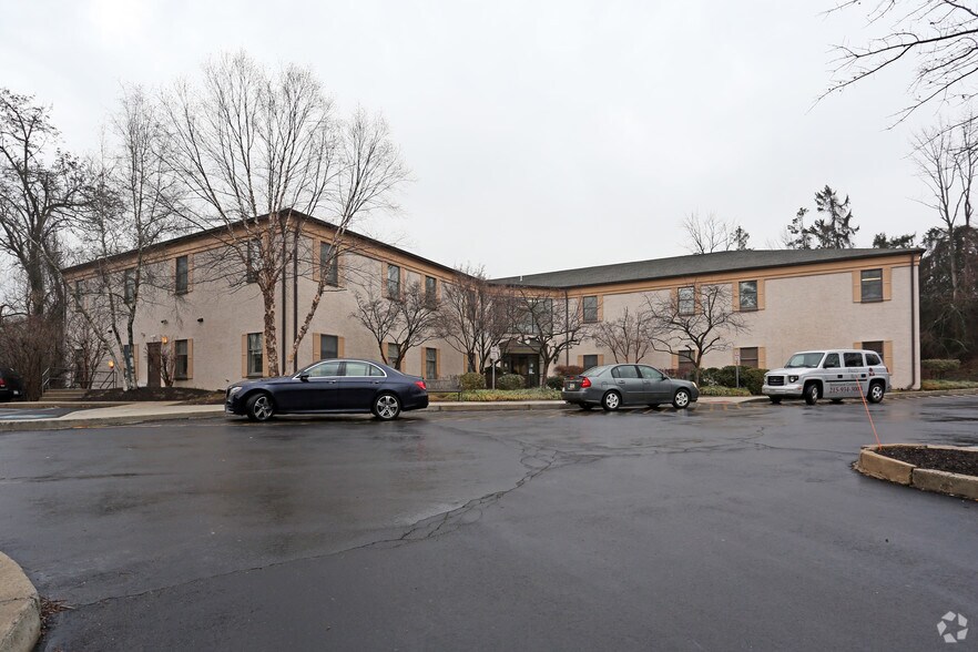 727 Welsh Rd, Huntingdon Valley, PA à vendre - Photo du bâtiment - Image 2 de 10