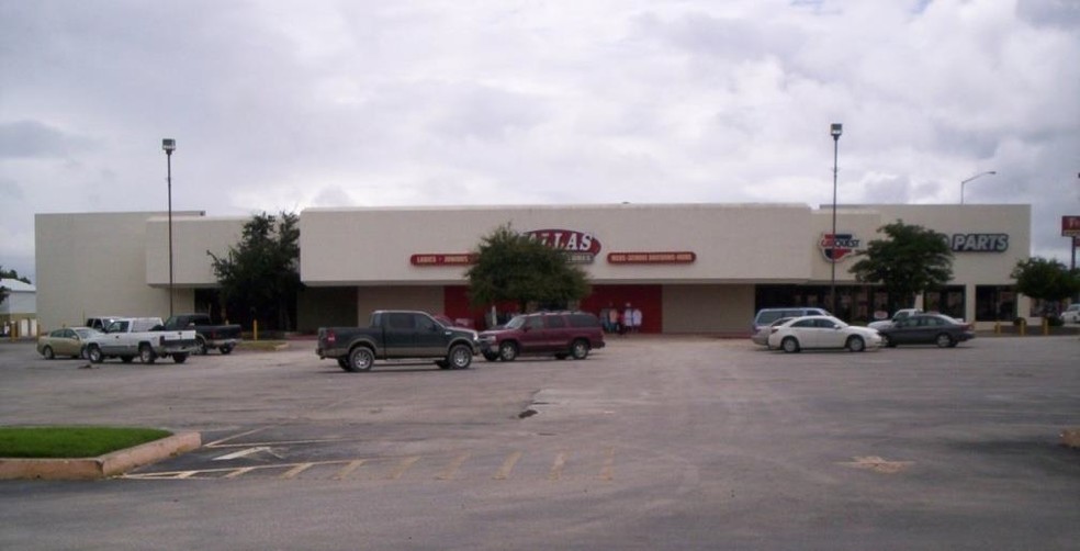 503 E 6th St, Del Rio, TX à vendre - Photo du bâtiment - Image 1 de 1