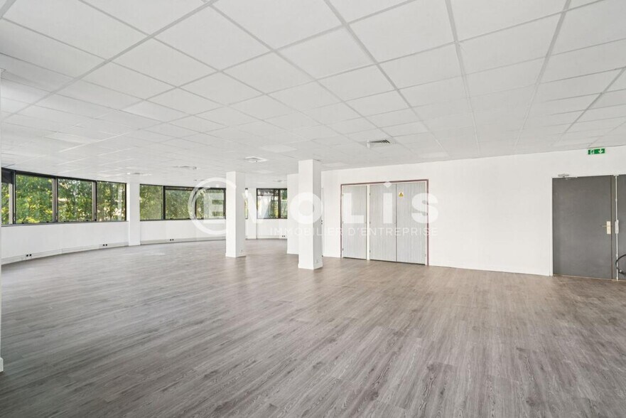 Office in Noisy-le-Grand for lease - Building Photo - Image 3 of 14