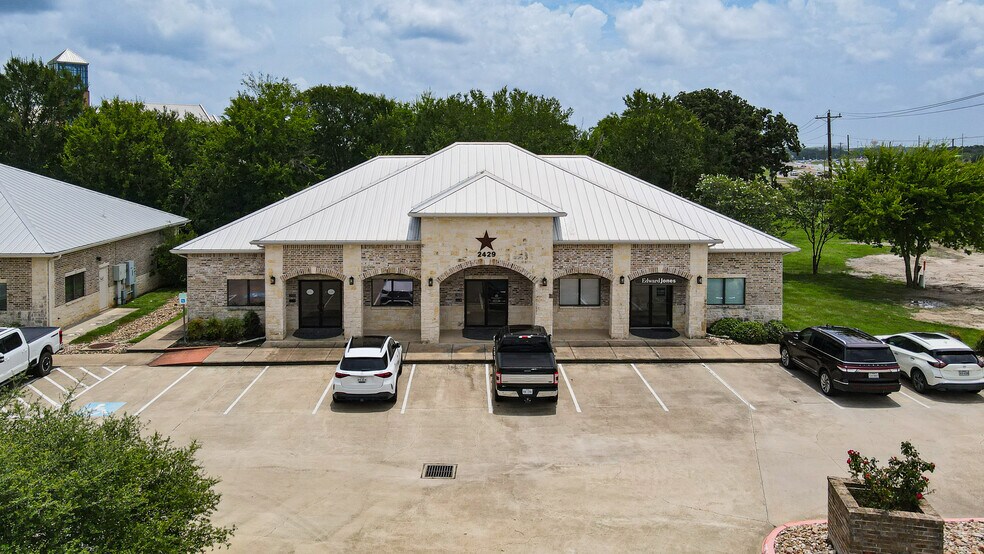 2429 Earl Rudder Fwy, College Station, TX à louer - Photo du bâtiment - Image 2 de 7