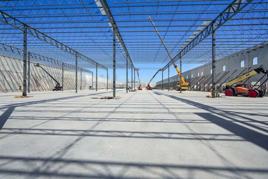 25 Maple St, Stoughton, MA for lease - Building Photo - Image 2 of 27