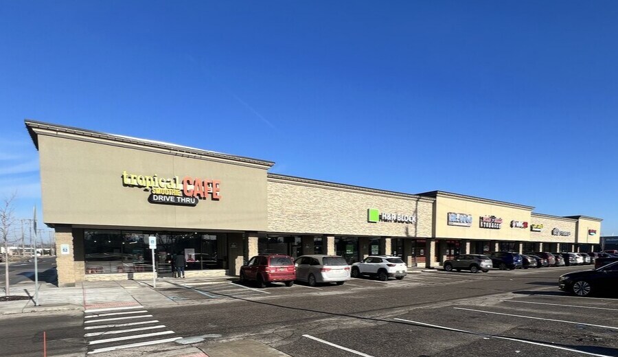 100-200 W Twelve Mile Rd, Madison Heights, MI for lease Primary Photo- Image 1 of 7