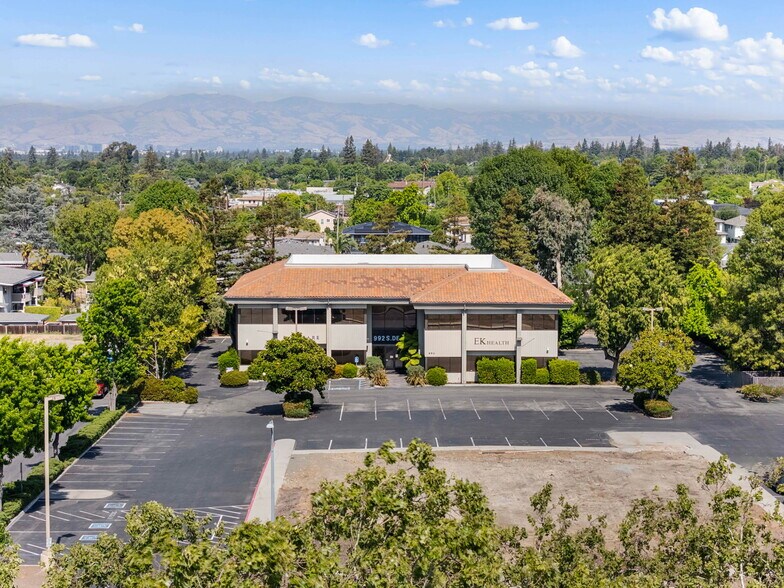 992 S De Anza Blvd, San Jose, CA à louer - Photo du bâtiment - Image 2 de 54