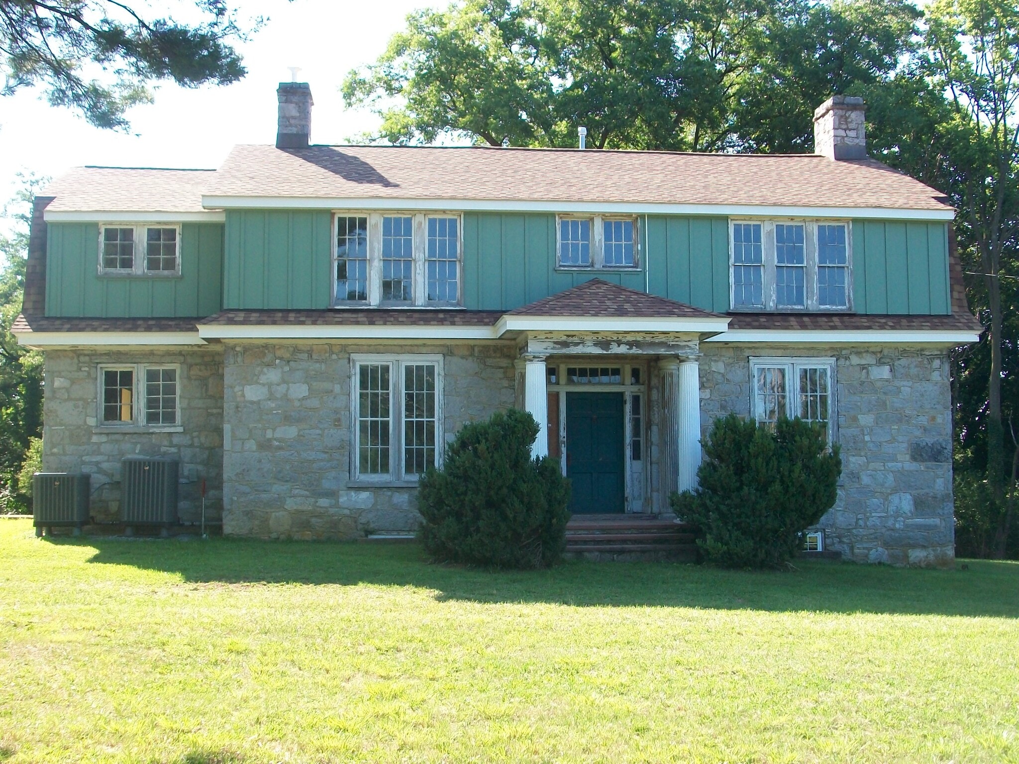 328 Buckmarsh St, Berryville, VA for sale Primary Photo- Image 1 of 54
