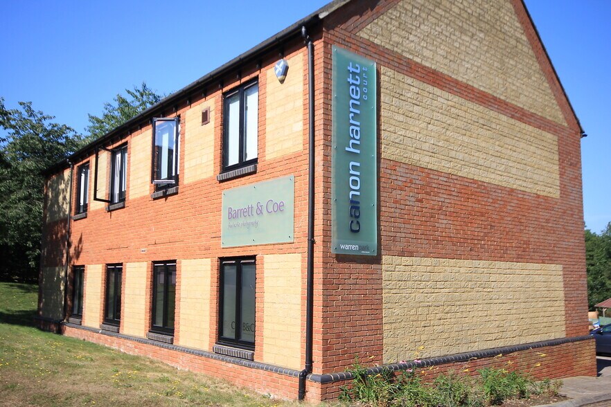 3-7 Canon Harnett Ct, Milton Keynes à louer - Photo du bâtiment - Image 2 de 43