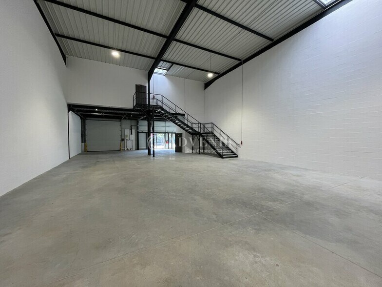 Flex dans Le Thillay à louer - Photo du bâtiment - Image 3 de 7