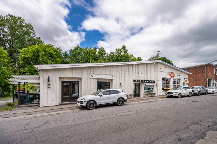33 Elm St, East Aurora, NY à vendre - Photo du bâtiment - Image 1 de 35