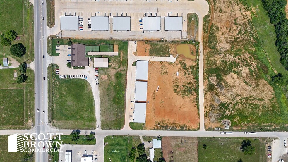 8587 Stewart Rd, Aubrey, TX à louer - Photo du bâtiment - Image 3 de 16