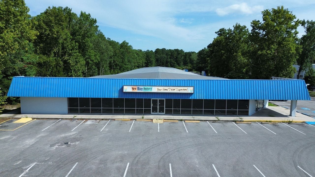 5744 Market St, Wilmington, NC for lease Building Photo- Image 1 of 9