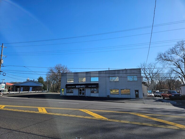 490 Easton Rd, Horsham Township, PA à louer - Photo du bâtiment - Image 1 de 2