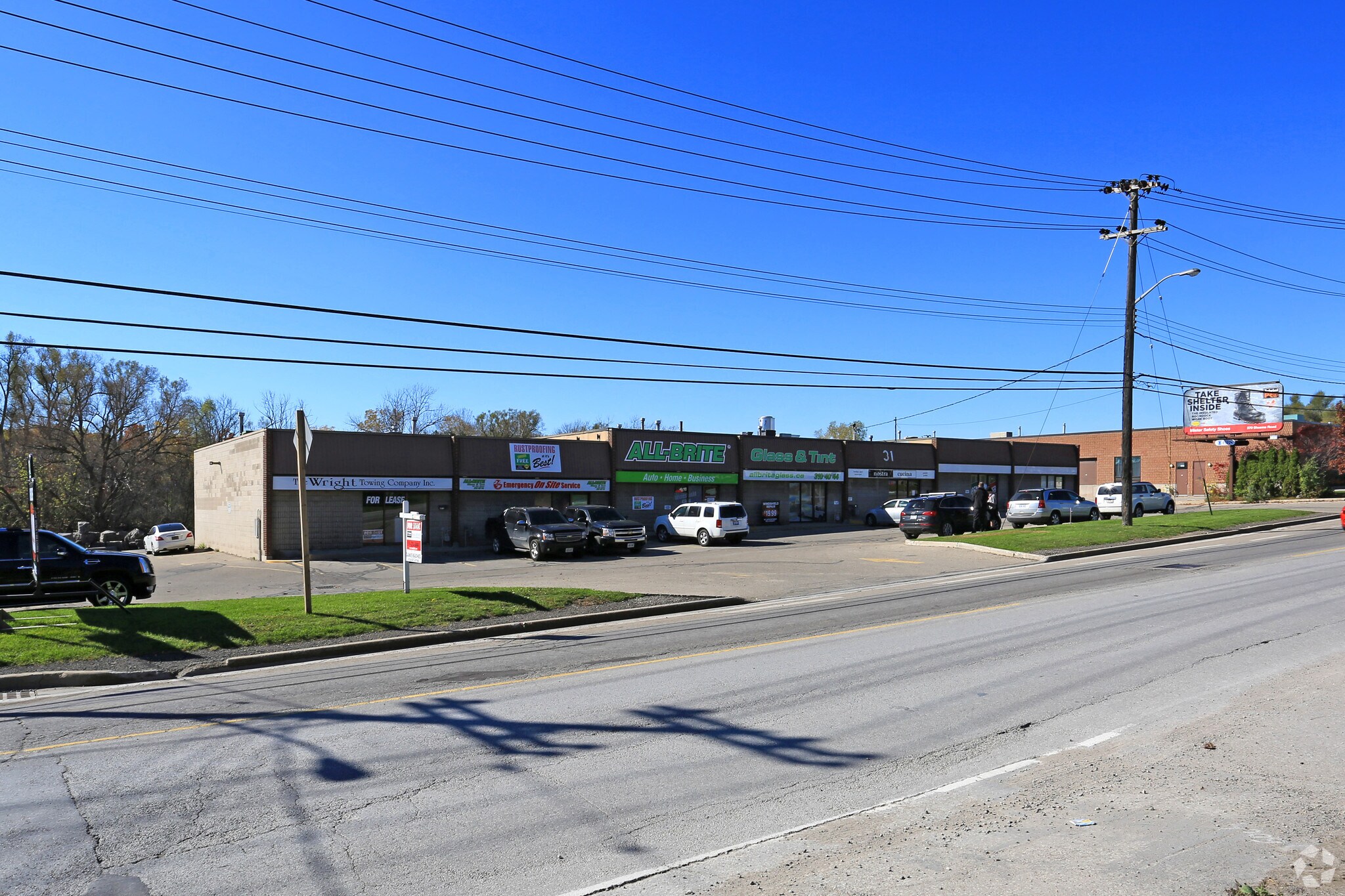 31-33 Manitou Dr, Kitchener, ON à vendre Photo principale- Image 1 de 1