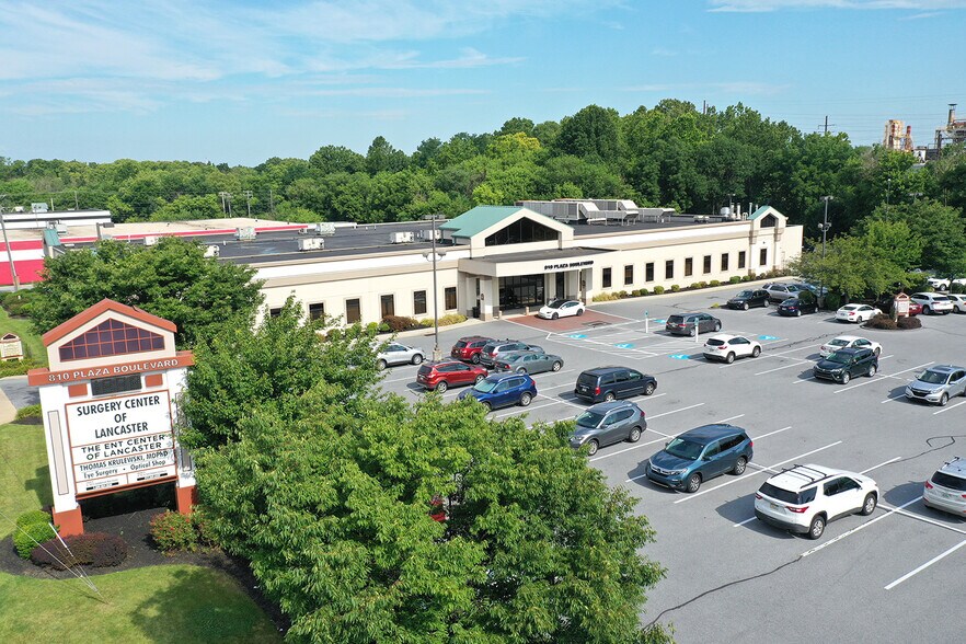 142 Park City Ctr, Lancaster, PA à louer - Photo du bâtiment - Image 3 de 9
