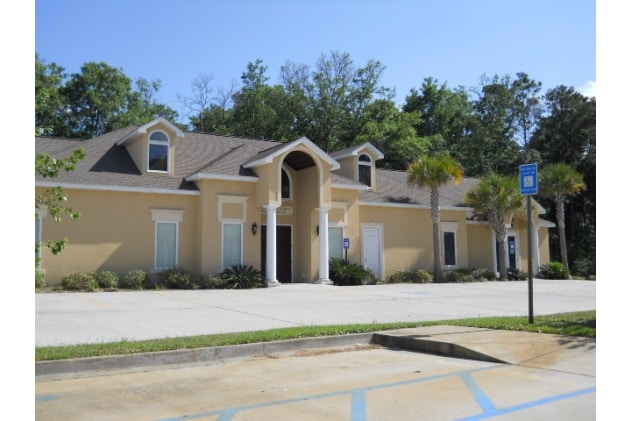 160 Juniper Ct, Brunswick, GA à louer - Photo du bâtiment - Image 2 de 2