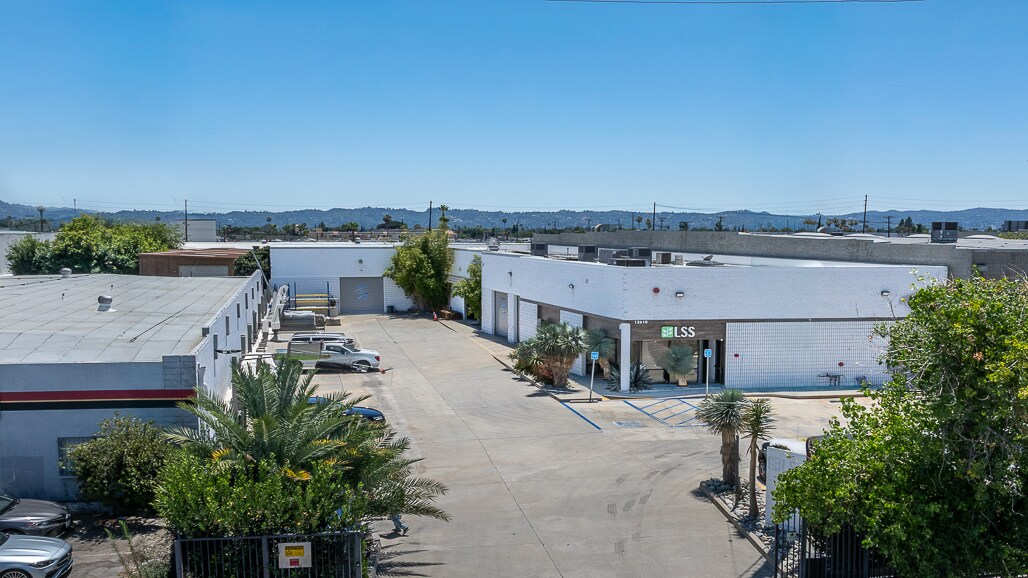 12610 Saticoy St S, North Hollywood, CA à vendre Photo du bâtiment- Image 1 de 18