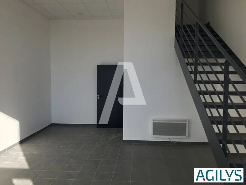 Flex dans Saint-Pierre-du-Perray à louer - Photo intérieure - Image 3 de 7