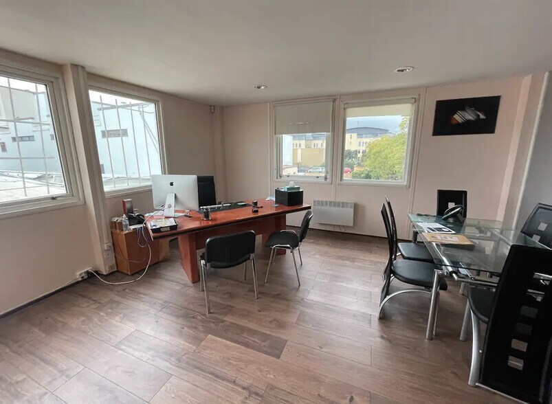 Flex in  for lease - Interior Photo - Image 2 of 3