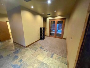 1072 E Old Canyon Ct, Flagstaff, AZ for lease Interior Photo- Image 2 of 36