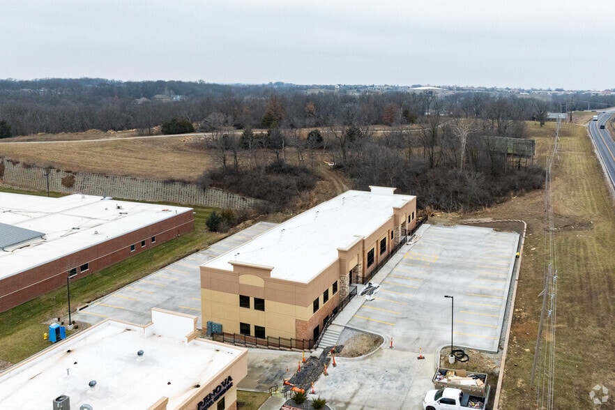 850 Haines Rd, Liberty, MO for lease - Aerial - Image 2 of 4