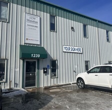 1239 Manahan Av, Winnipeg, MB à louer Photo du bâtiment- Image 2 de 17